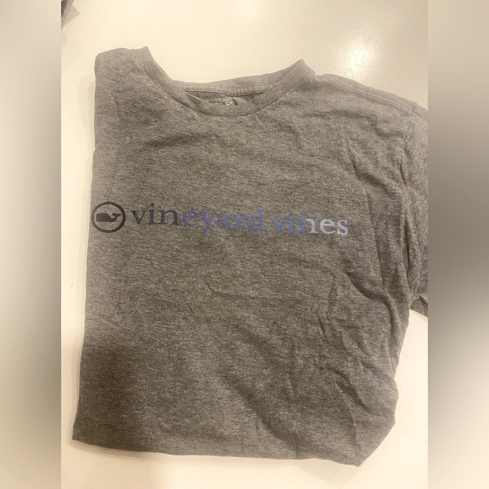 Men’s Vineyard Vines T-shirt size Small